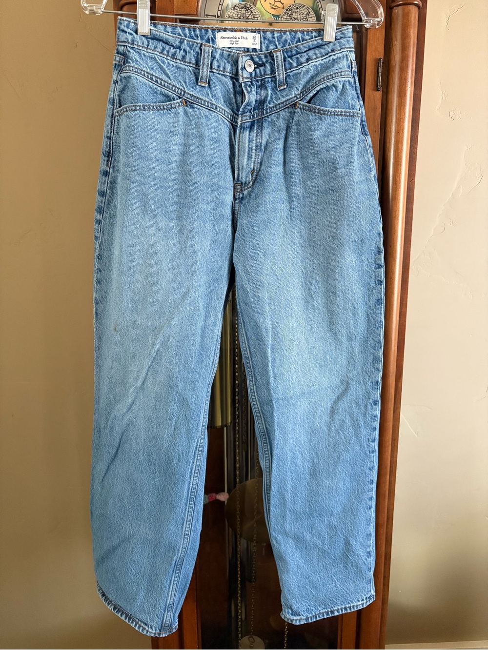 Abercrombie & Fitch Light Wash Men's Relaxed Jeans